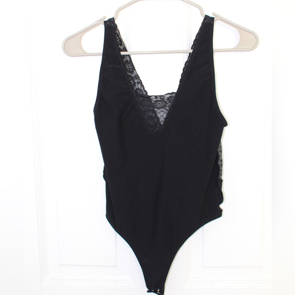Forever 21 Deep-V Lace Bodysuit Size Medium